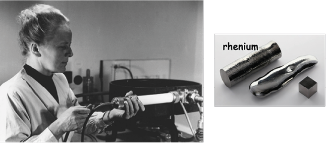 Immagine che contiene persona, bianco e nero, vestiti, interno
Descrizione generata automaticamente